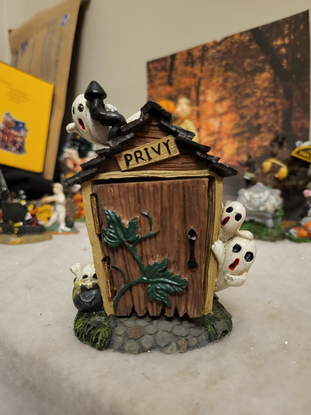 Spooky Hollow Resin "Privy" Outhouse Hidden Surprise Halloween Figurine